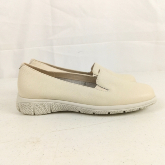 Trotters Universal Square Toe Loafers Women Size 5.5 Off White Leather Slip On - Picture 1 of 9